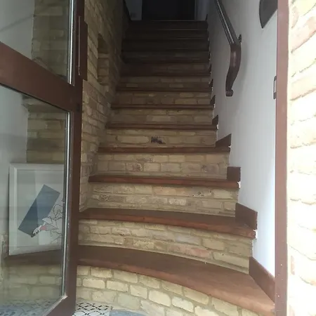 Residenza Hostaria Del Pavone 瓦斯托